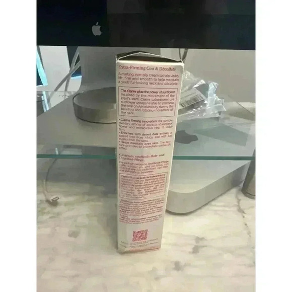 CLARINS Extra-Firming Youthful Lift Neck & Decollete Care 75 ml / 2.5 oz - Picture 4 of 7